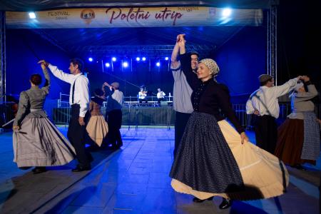 Folklorni večer_Rakek in Burja (30)